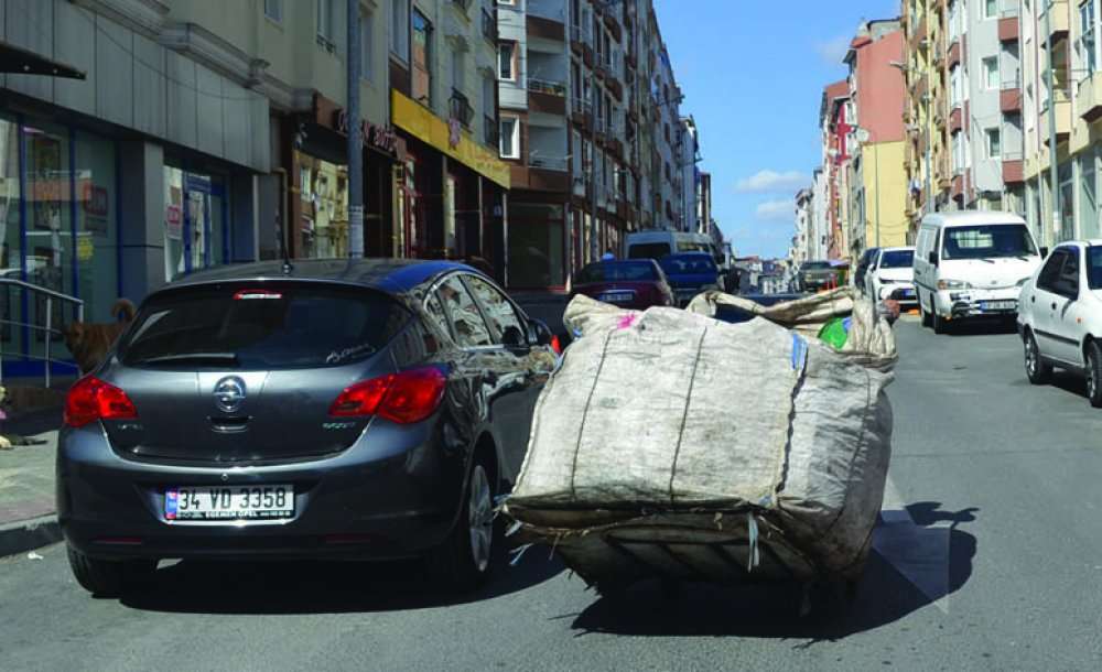 Denetimsiz, Kontrolsüz Gezmeye Devam Ediyorlar 