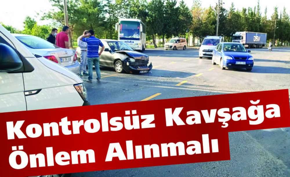 Kontrolsüz Kavşağa Önlem Alınmalı