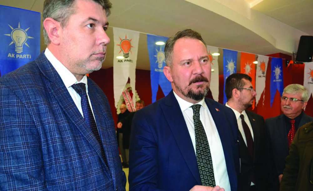 Ak Parti'de Neler Oluyor? 