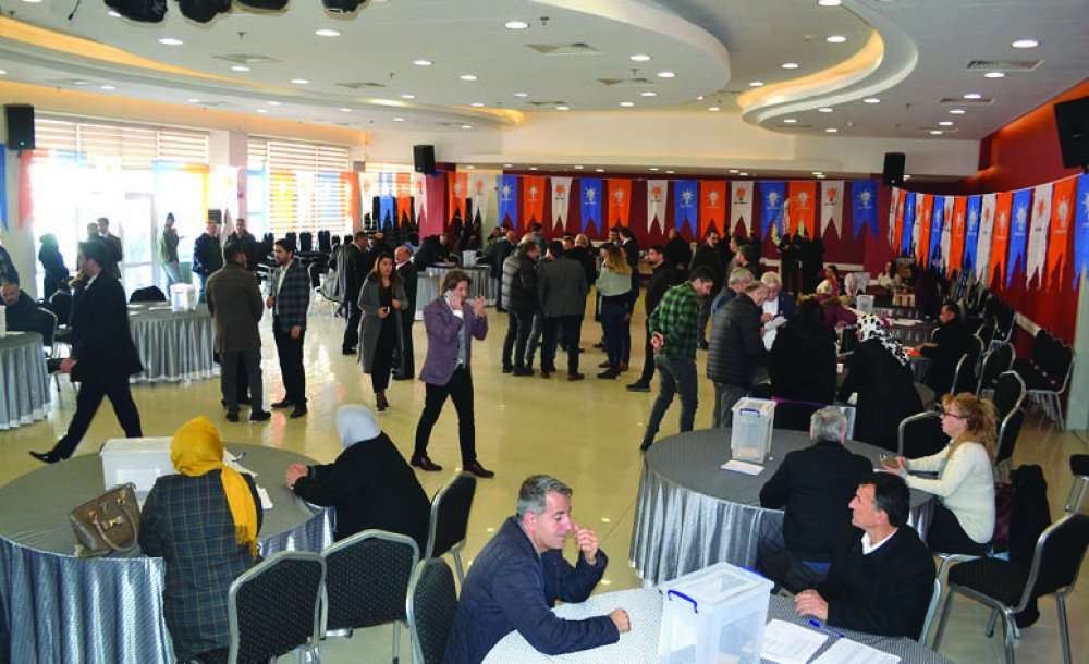 Ak Parti'de Neler Oluyor? 