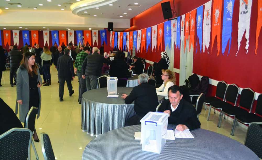 Ak Parti'de Neler Oluyor? 