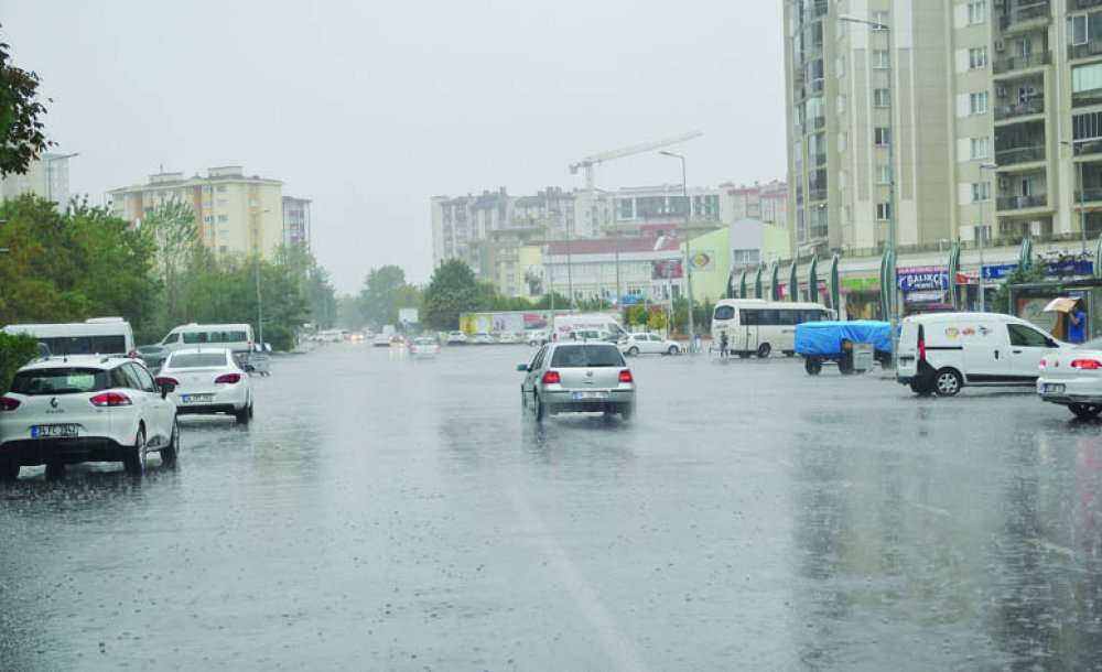 Sağanak Yağış Hayatı Olumsuz Etkiledi