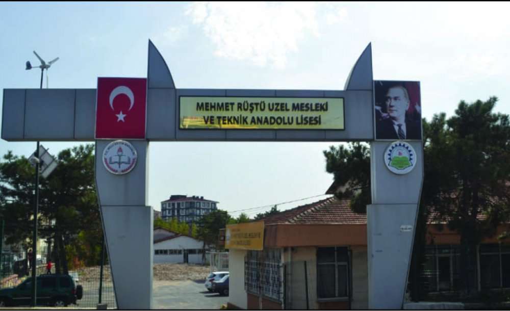 Okul Bahçesi'ndeki Lojman Yıkılacak 
