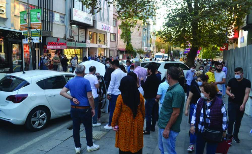 Araç Bozulunca, Omurtak Caddesi Trafiği Kilitlendi 