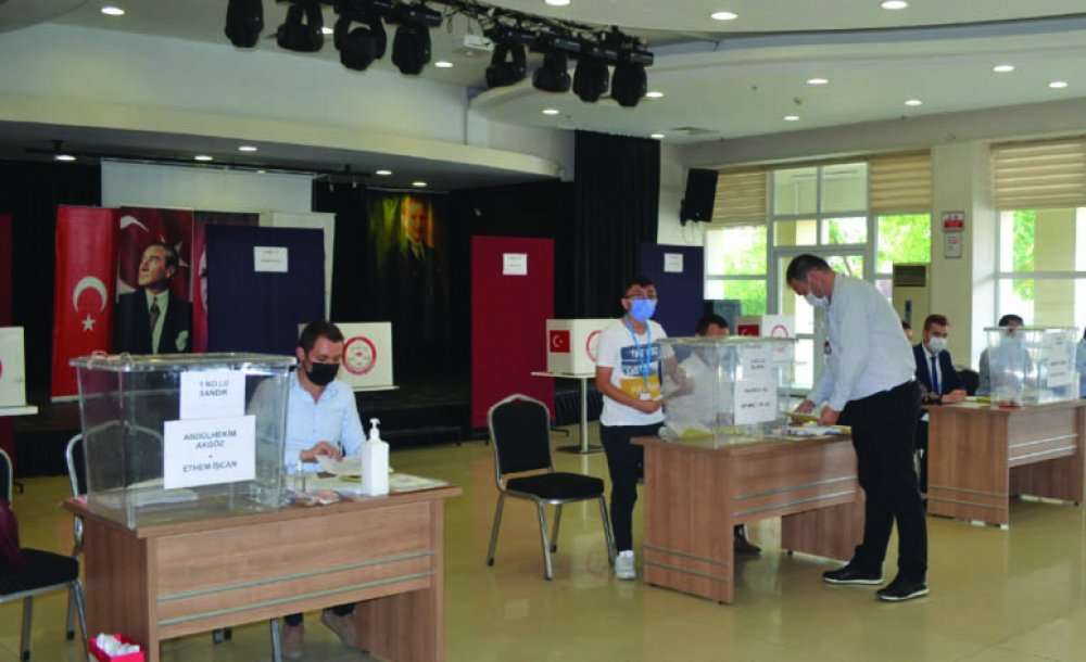 Ak Parti'de 400 Delegenin 177 Tanesi Oy Kullandı 
