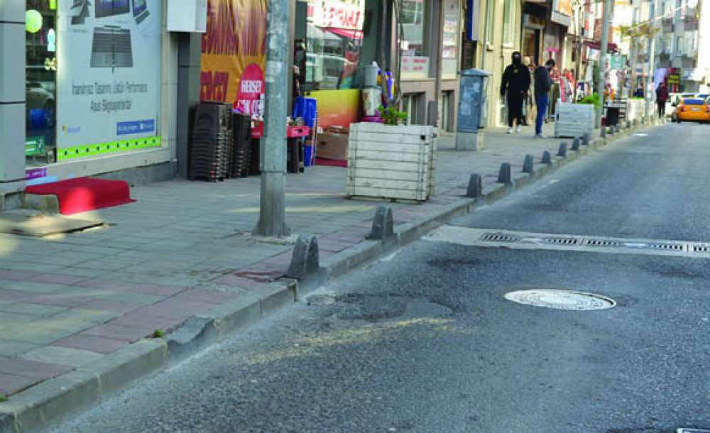 Esnaflar Kaldırım Taşlarının Boyanmasını İstedi