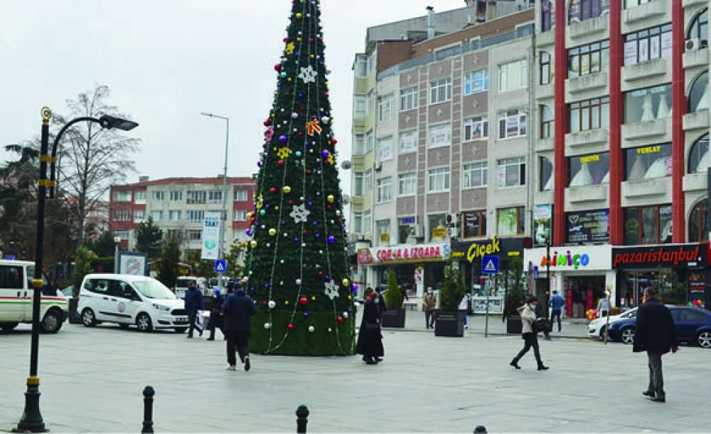 Yeni Yıl İçin Süslemeler Başladı