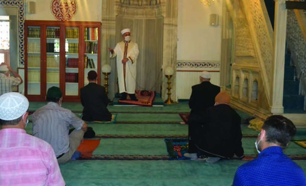 Cuma Namazları En Yakın Camilerde Kılındı 