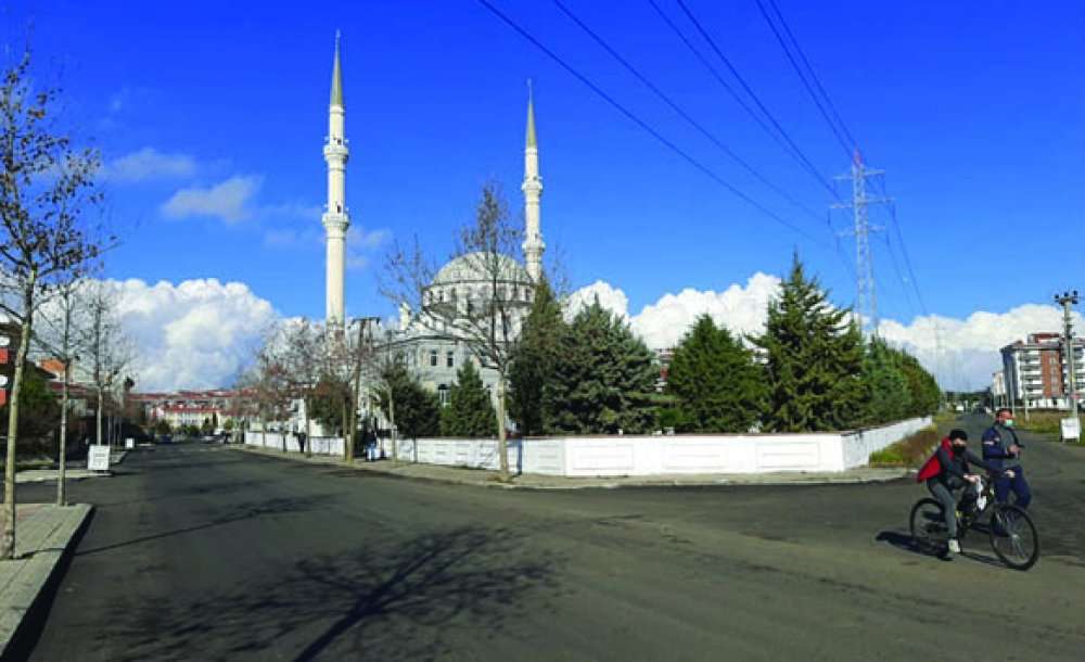 Cuma Namazları En Yakın Camilerde Kılındı 