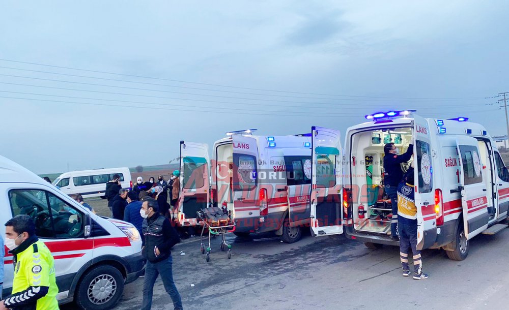 İşçi Servisleri Çarpıştı, 22 Yaralı