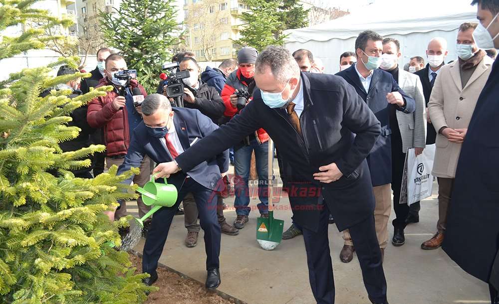Bakan Kurum, Millet Bahçesi'ni İnceledi 