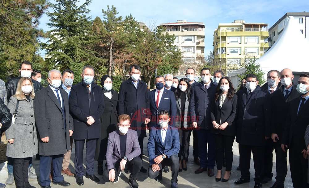 Bakan Kurum, Millet Bahçesi'ni İnceledi 