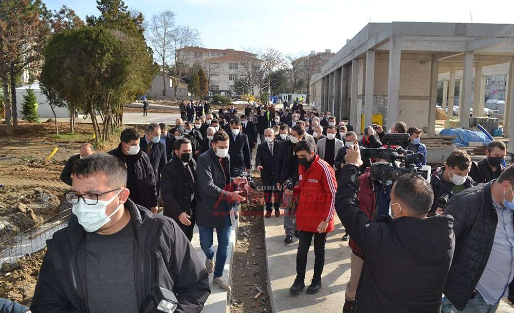 Bakan Kurum, Millet Bahçesi'ni İnceledi 