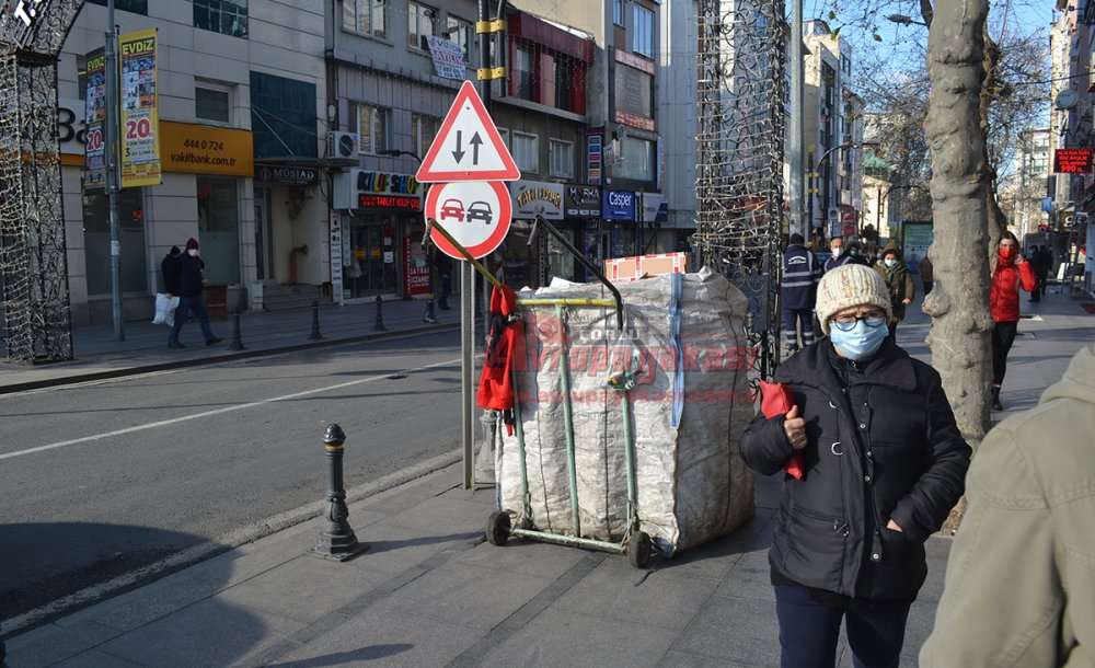 Ana Caddelere Çıkmaya Devam Ediyorlar 