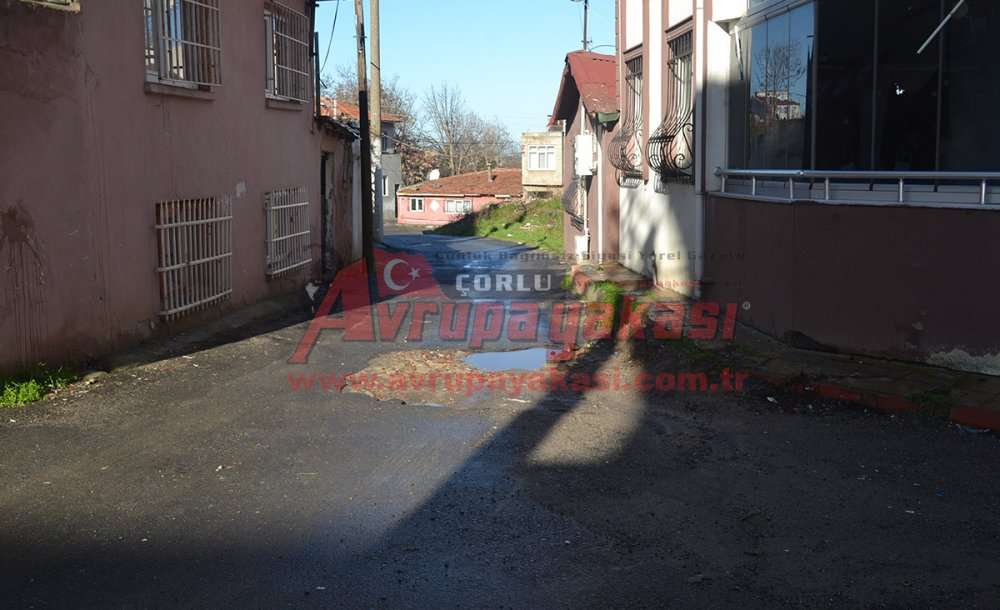 “Ağacı Çiçeği Geçtik, Bizler Yol İstiyoruz”   