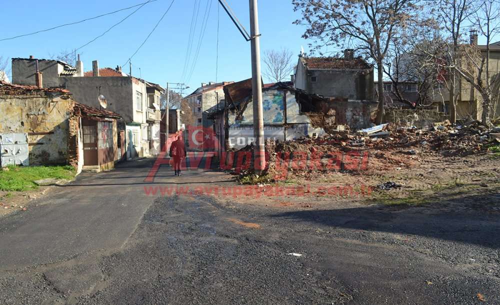 “Ağacı Çiçeği Geçtik, Bizler Yol İstiyoruz”   