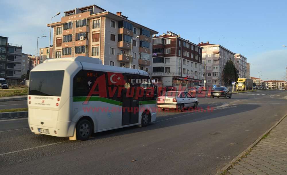 Kavşak Tehlike Saçıyor  