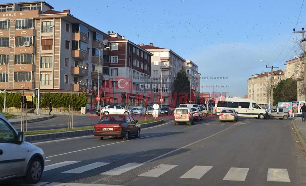 Kavşak Tehlike Saçıyor  