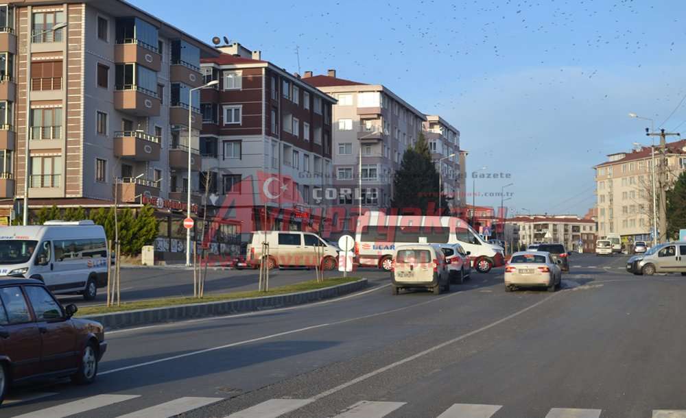 Kavşak Tehlike Saçıyor  