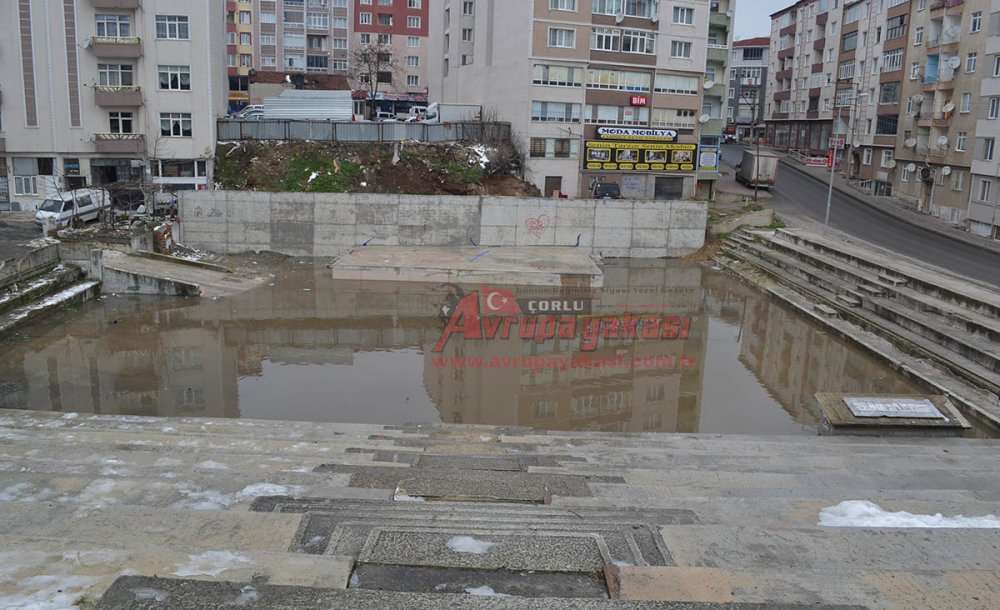 Amfi Tiyatro Yapay Göle Döndü 
