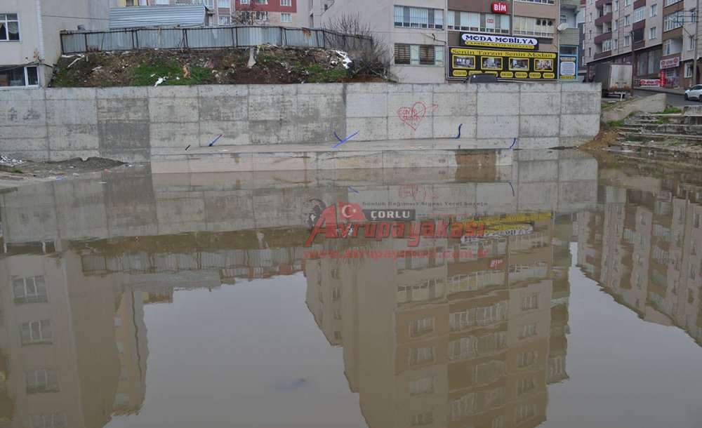 Amfi Tiyatro Yapay Göle Döndü 