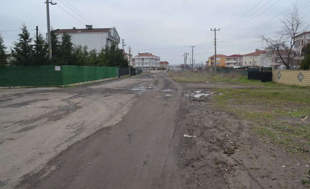 Yol, Mayın Tarlasını Andırıyor 