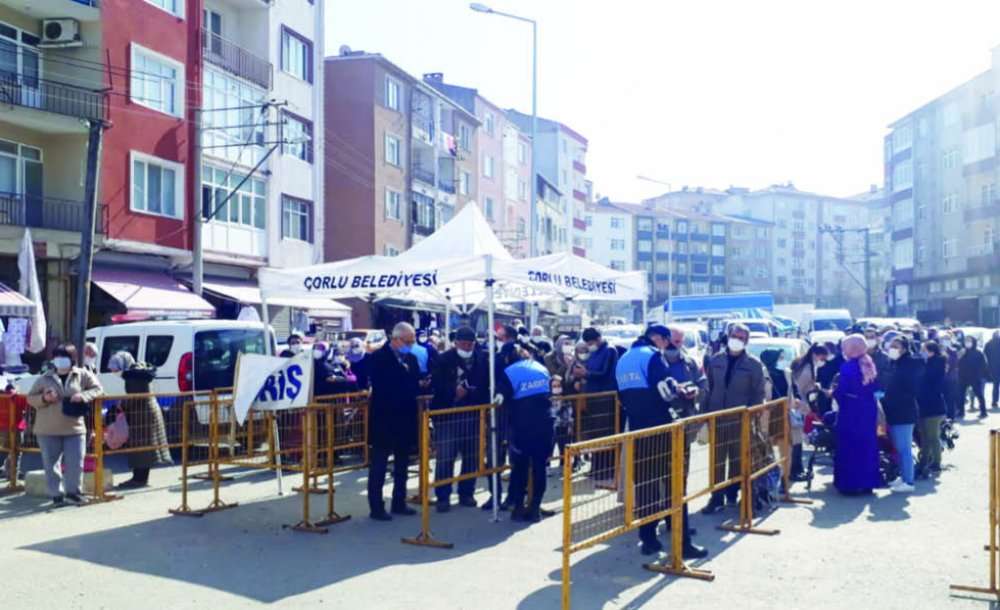 Pazarın Önü, Miting Alanına Dönüştü  