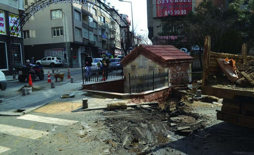 Tarihi Çeşmenin Başına Gelmeyen Kalmadı