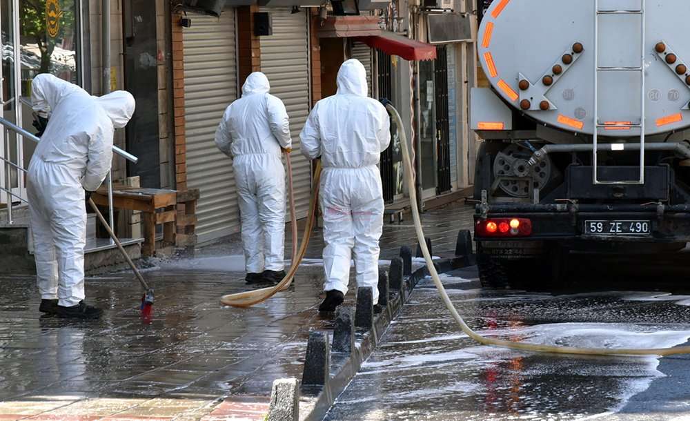 1 Yıldır Korona Virüsle Mücadele Sürüyor 