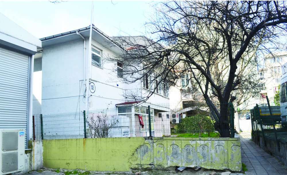 Kamuya Ait Binalar Çürümeye Terk Ediliyor  