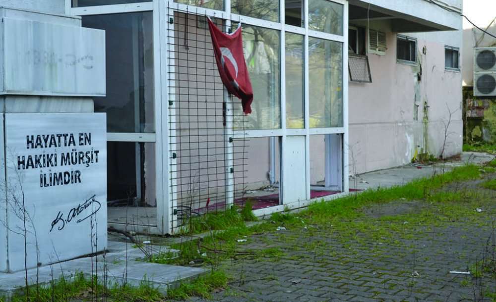 Kamuya Ait Binalar Çürümeye Terk Ediliyor  