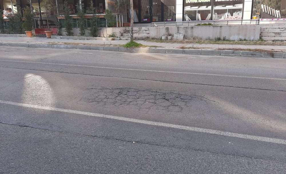 Çetin Emeç Bulvarı Yenilenmeyi Bekliyor