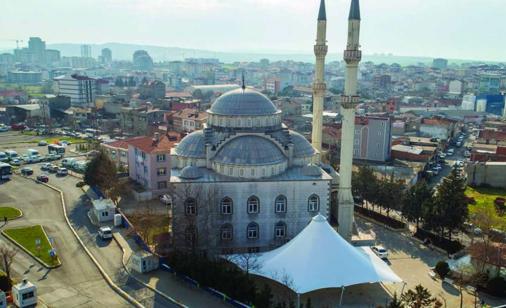 Merkez Camii'ne Modern Tente