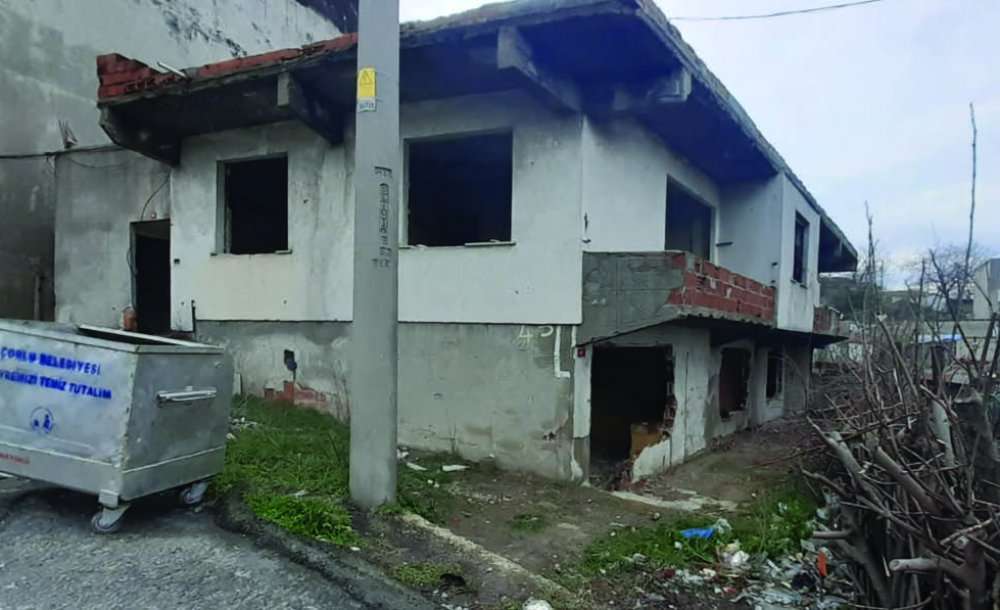 Metruk Bina Tehlike Saçıyor 