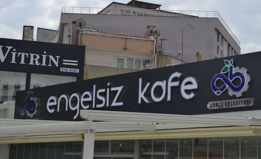 Engelsiz Kafe'nin Tabelası Takıldı 