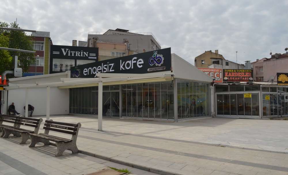 Engelsiz Kafe'nin Tabelası Takıldı 