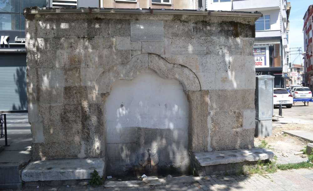 Tarihi Çeşmenin Bu Hali Tepkilere Neden Oldu