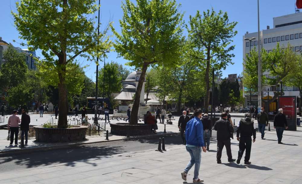 Kalabalıklar Her Geçen Gün Artıyor 