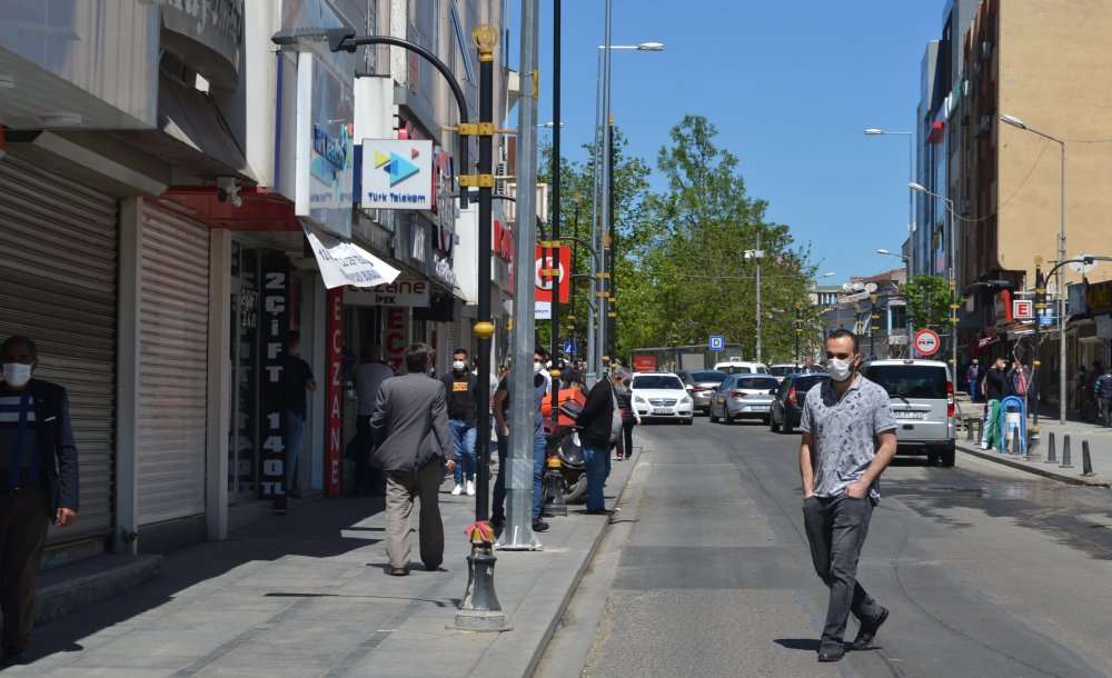 Kalabalıklar Her Geçen Gün Artıyor 