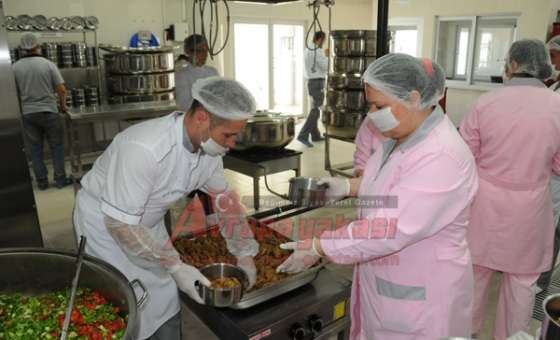 Çorlu Belediyesi Aşevi Her Gün 500 Kişiye Hizmet Veriyor