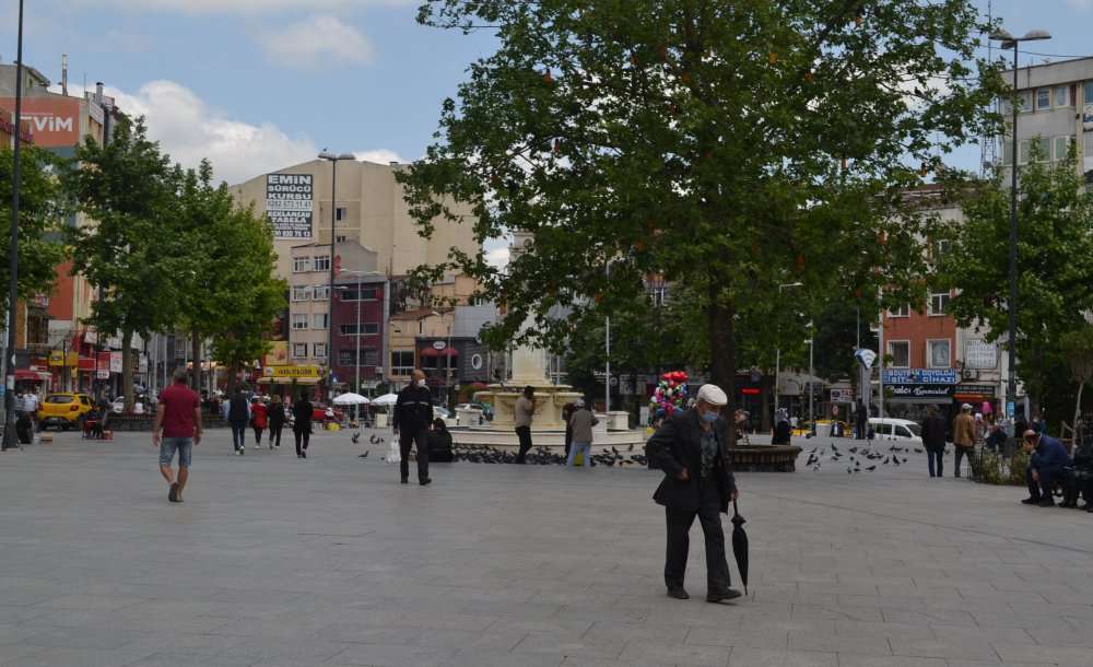 Kalabalıklar Artıyor, Maske Kullanımı Azalıyor 