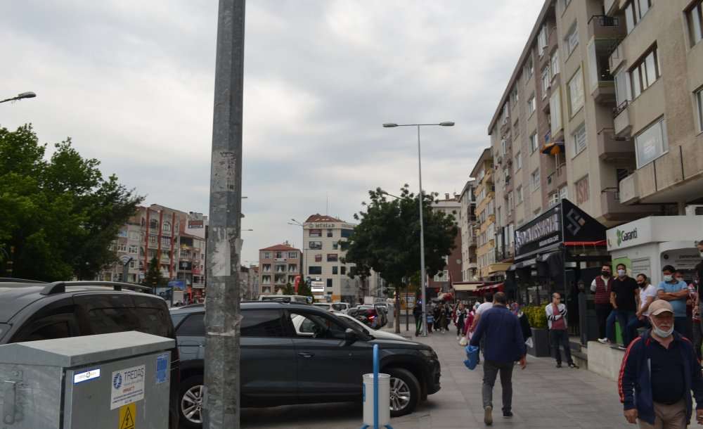 En İşlek Caddenin Durak Tabelası Yok! 