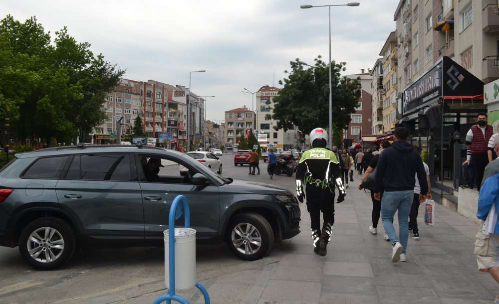 En İşlek Caddenin Durak Tabelası Yok! 