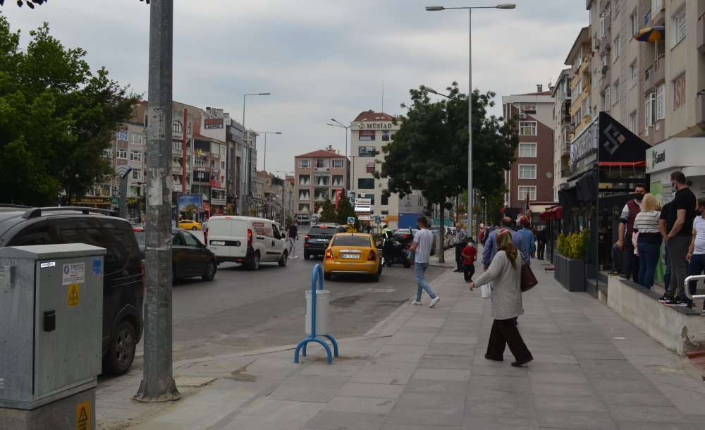 En İşlek Caddenin Durak Tabelası Yok! 