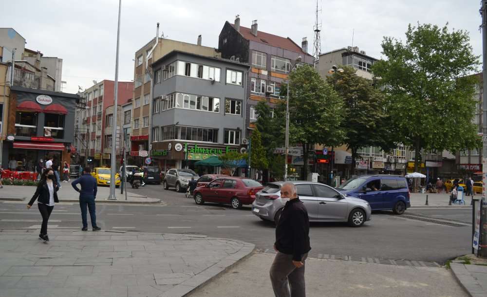 Akıncılar Caddesi'nde Düzenleme İsteyen Vatandaşlar Belediyeye Böyle Tepki Gösterdi:  “Sorun Neden Çözülmüyor?”
