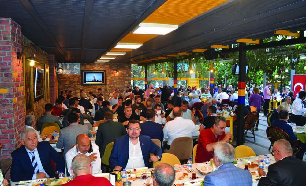 Ak Parti'den Gövde Gösteri 