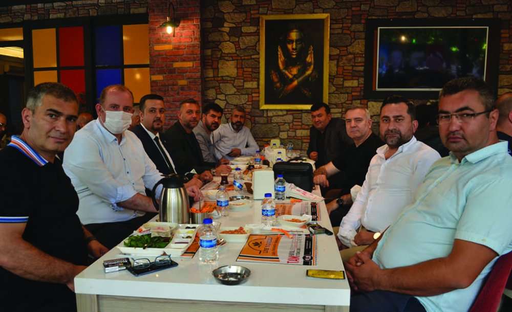 Ak Parti'den Gövde Gösteri 