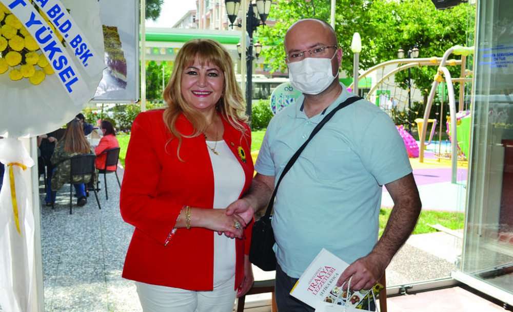 Şefika Koca, Kitap Kafede İmza Günü Düzenledi 