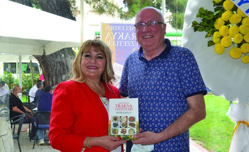 Şefika Koca, Kitap Kafede İmza Günü Düzenledi 