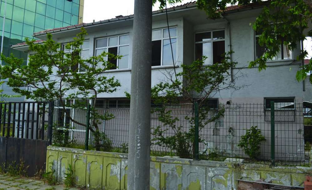 Kamu Binası Tehlike Saçmaya Devam Ediyor 